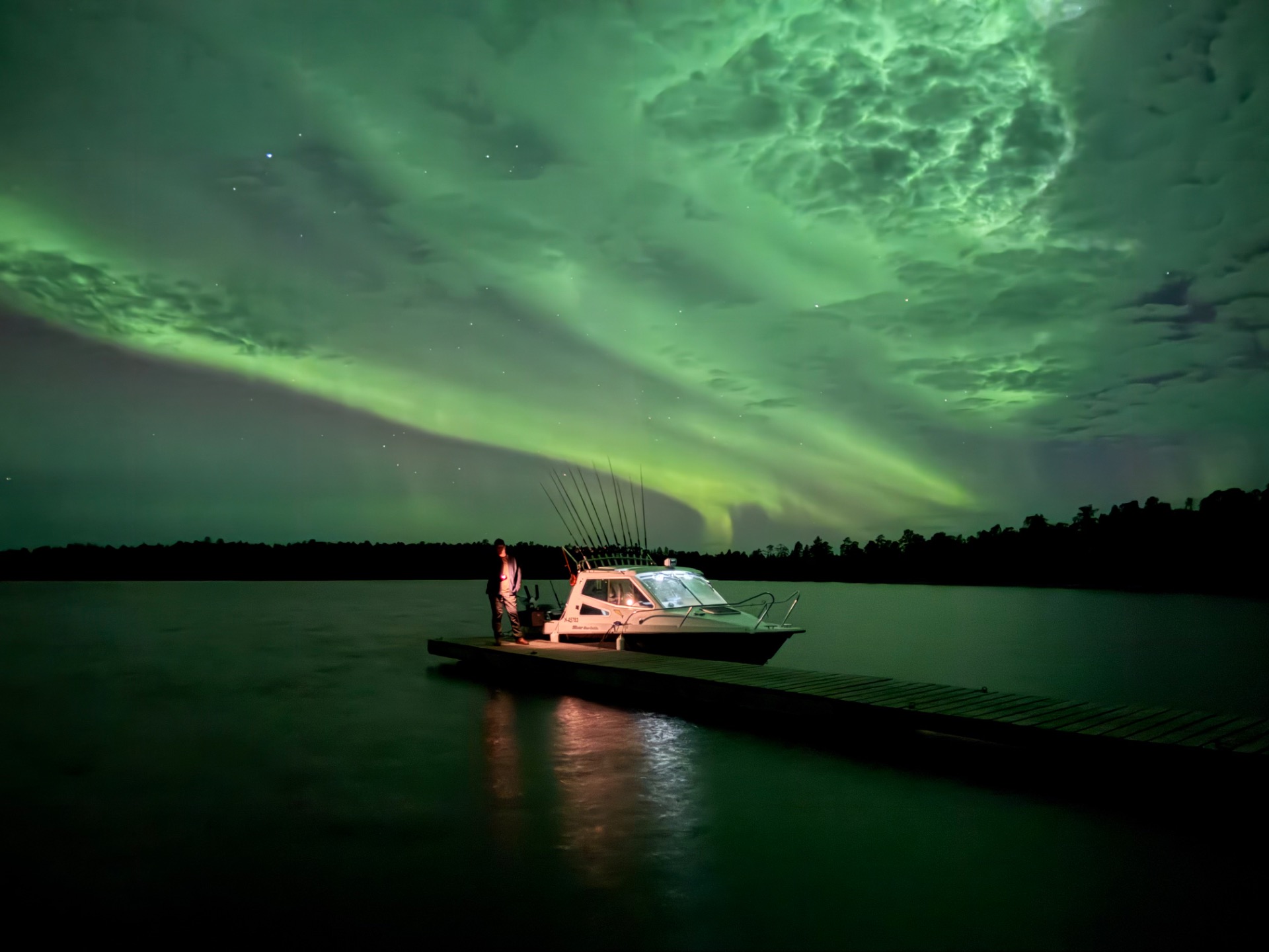 Aurora Hunting tours with local wilderness expert